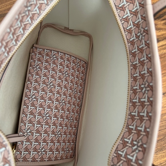 Handbag - Picture 2 of 4